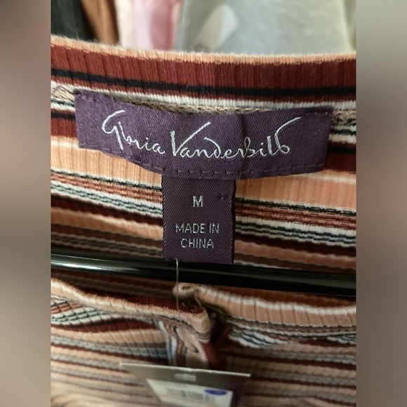 4/$25 Gloria Vanderbilt Ribbed Henley in color rust in size Medium. NWT - Picture 5 of 6